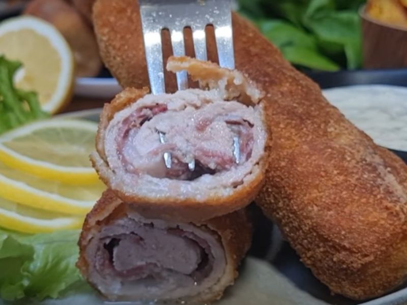 Karađorđeva šnicla i komplet lepinja predstavljaju srdačnost, tradiciju i raskoš srpskog gostoprimstva.