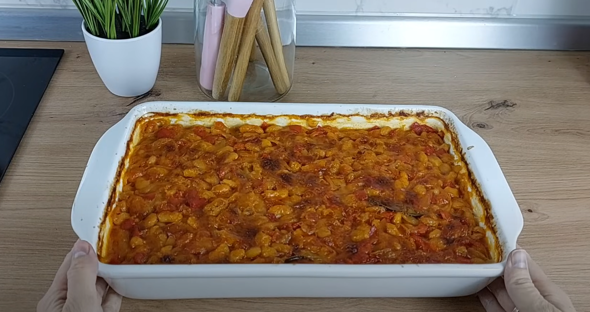 Prebranac je jednostavno jelo koje simbolizuje tradiciju, štednju i domaću toplinu, nepromenjeno kroz generacije.