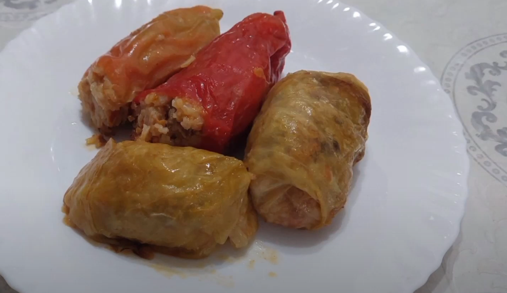 Sarma i punjene paprike su simbol porodičnih okupljanja, prilagodljive, emotivne i omiljene u svim slojevima društva.