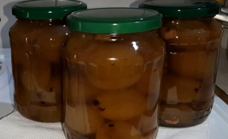Tegle sa slatkim od šljiva