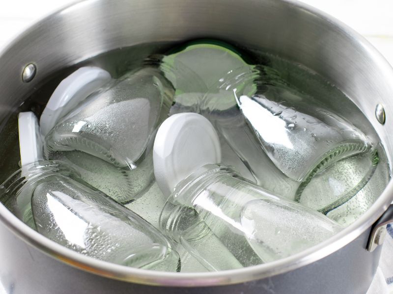 Sterilizacija tegli u šerpi putem kuvanja ključale vode